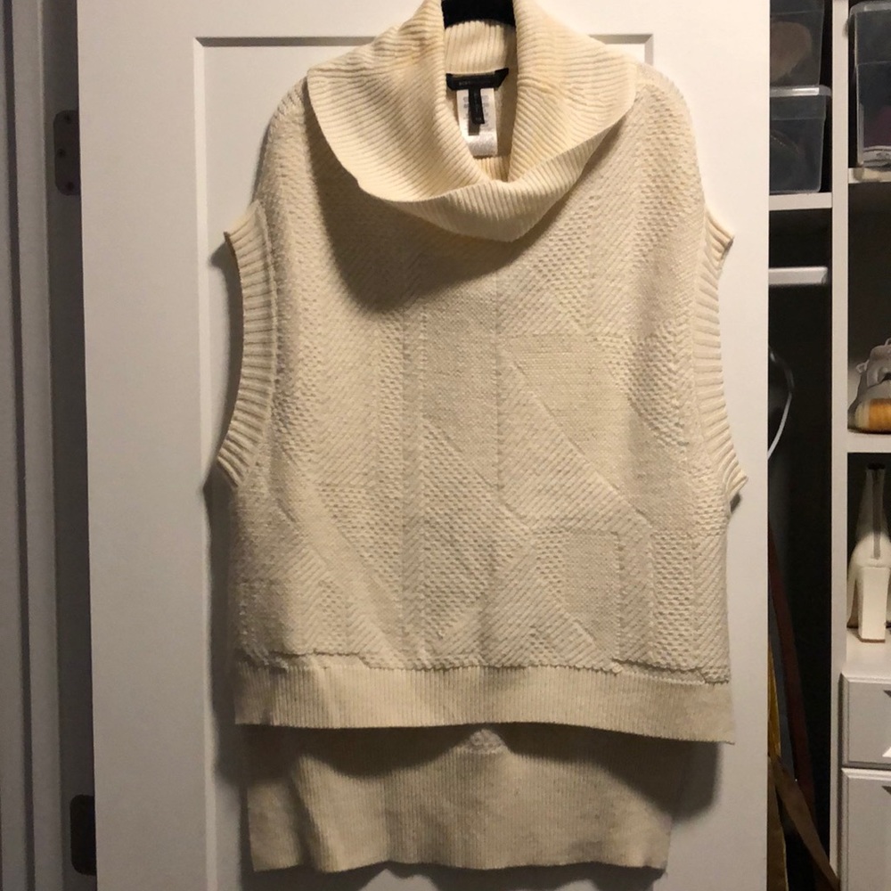 BGBC sleeveless sweater in new condition